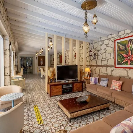 Ξενοδοχείο Deruni Ilica 3*