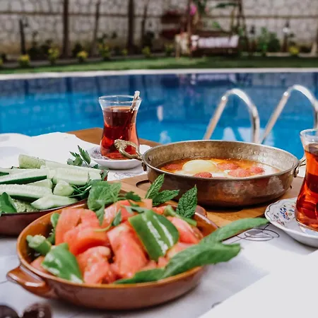 Deruni Ilica إزمير